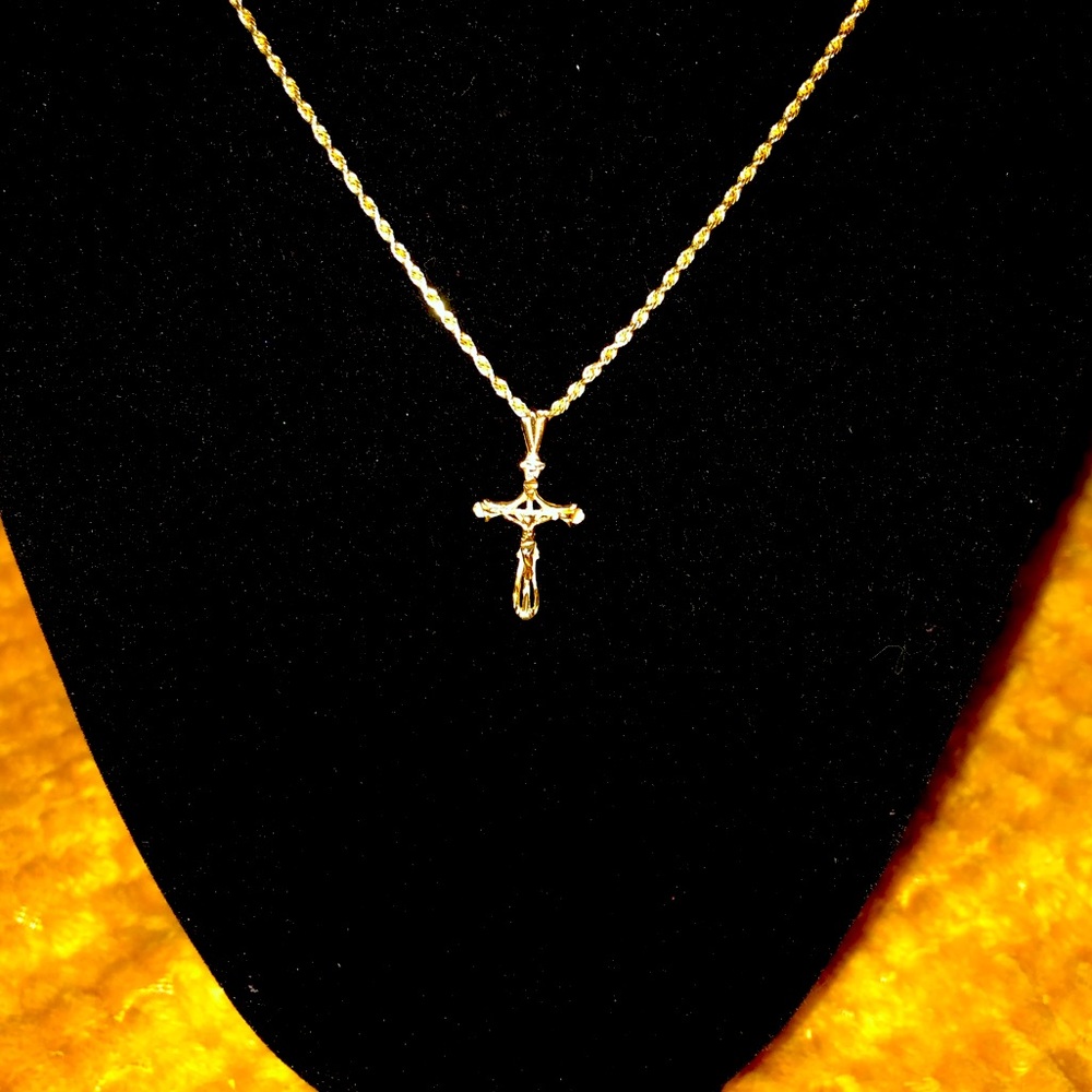 Elegant Gold Cross Pendant Necklace